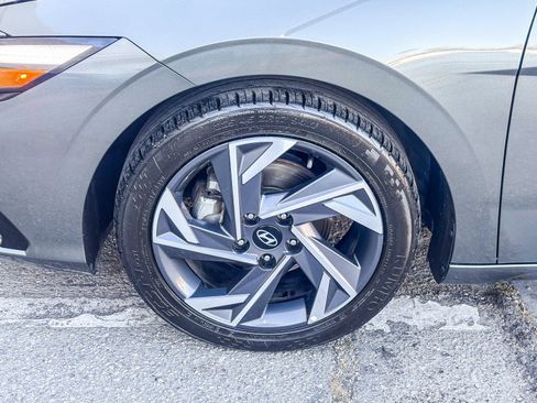 Used 2024 Hyundai Elantra Limited image 12