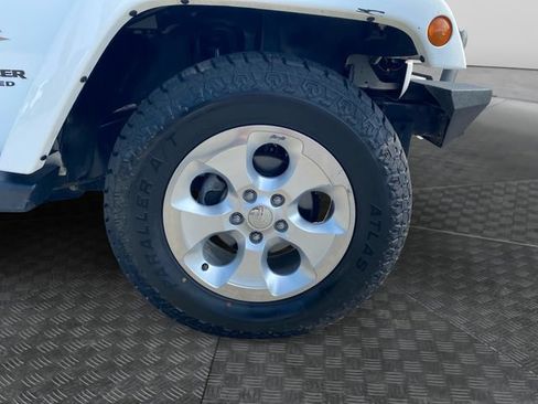 Used 2015 Jeep Wrangler Unlimited Sahara w/ Connectivity Group AWD/4WD image 30