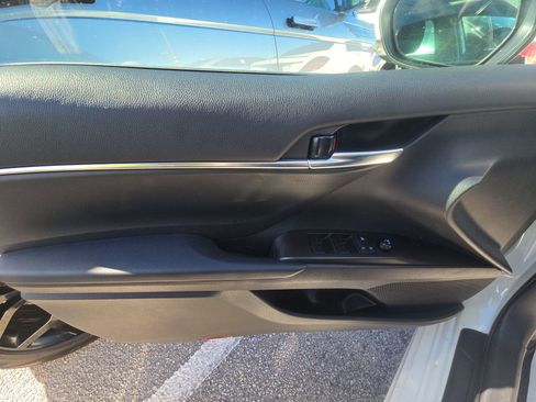 Used 2024 Toyota Camry SE image 16
