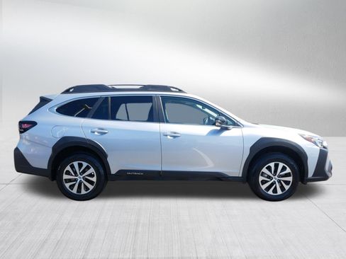 Used 2025 Subaru Outback Premium AWD/4WD image 8