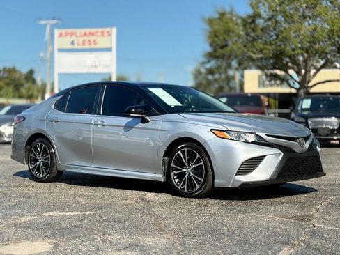 Used 2018 Toyota Camry SE image 11