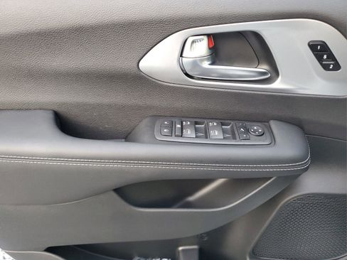 New 2026 Chrysler Pacifica Limited w/ S Appearance Package image 11