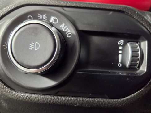 Used 2023 Jeep Wrangler Unlimited Rubicon w/ Cold Weather Group AWD/4WD image 19