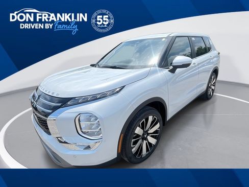 Used 2025 Mitsubishi Outlander SE FWD image 1