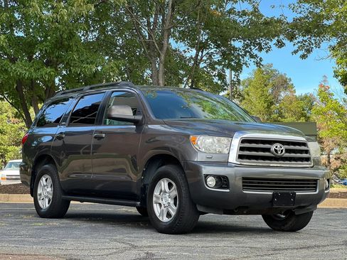 Used 2014 Toyota Sequoia SR5 RWD image 7