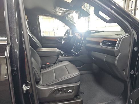 Used 2025 GMC Yukon Denali AWD/4WD image 13