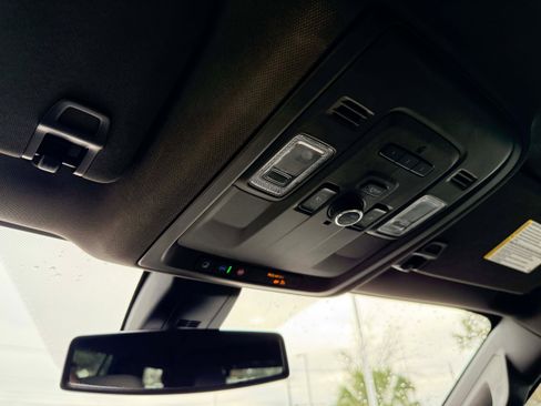 Used 2022 Chevrolet Tahoe LT w/ Luxury Package image 23