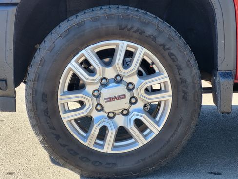 Used 2024 GMC Sierra 2500 SLT w/ SLT Premium Package image 10