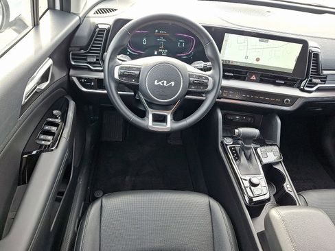 Used 2025 Kia Sportage EX image 9