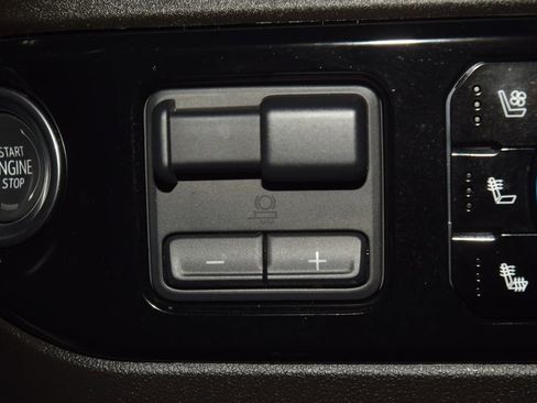 Used 2024 Chevrolet Silverado 1500 High Country w/ High Country Premium Package AWD/4WD image 33