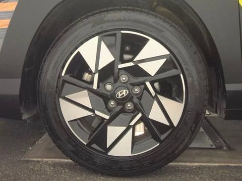 Used 2024 Hyundai Kona SEL w/ Convenience Package FWD image 3