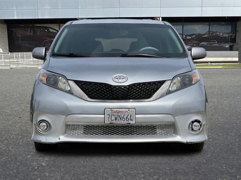 Used 2014 Toyota Sienna SE FWD image 11