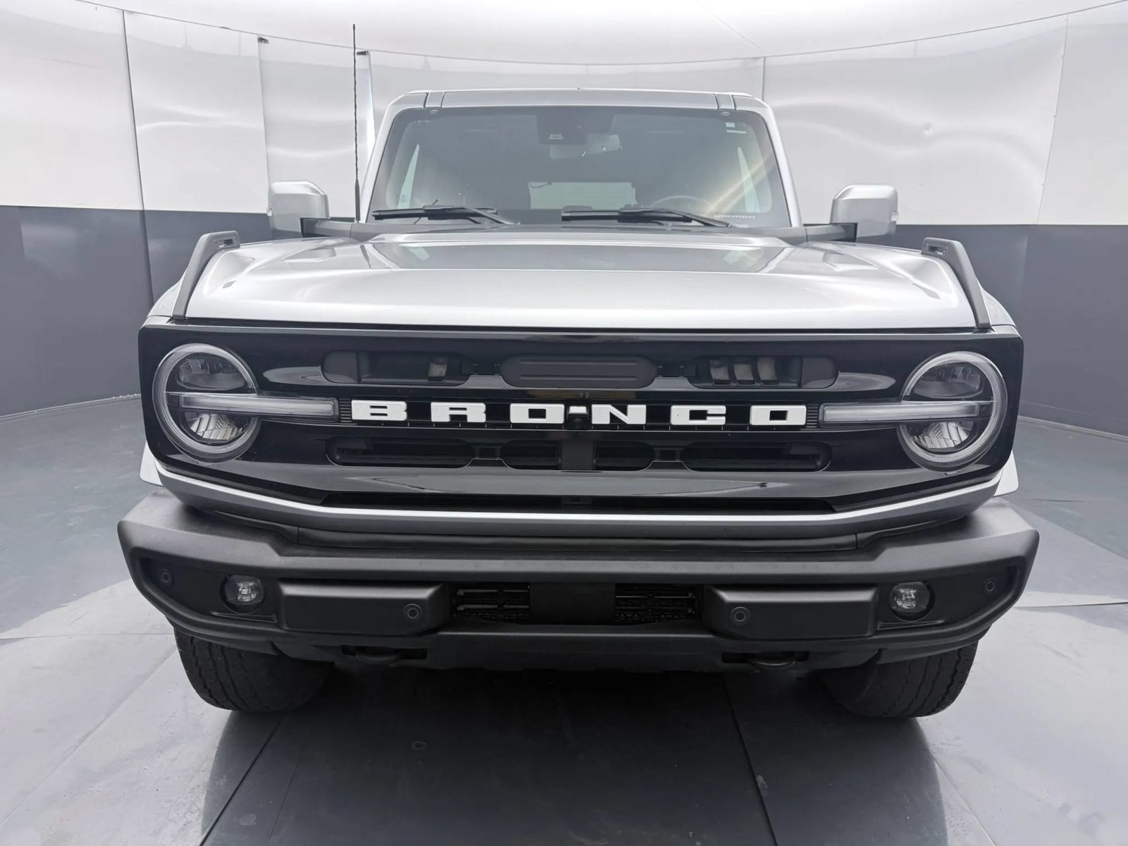 Used 2024 Ford Bronco Outer Banks AWD/4WD image 2