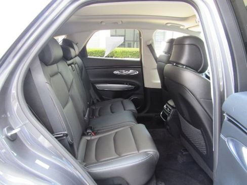 Used 2023 Genesis GV70 2.5T w/ Select Package image 27