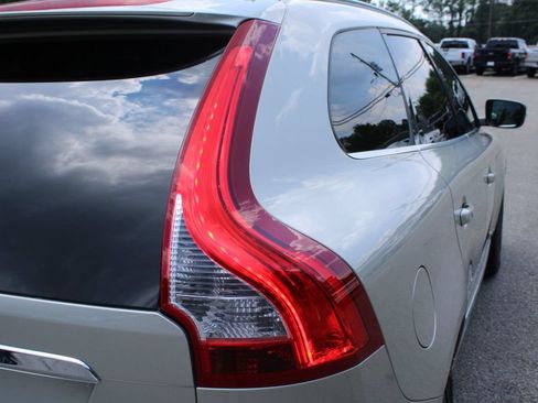 Used 2017 Volvo XC60 T5 Inscription w/ Preferred Option Package FWD image 12