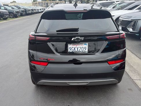 Used 2023 Chevrolet Bolt EUV LT w/ Convenience Package FWD image 4