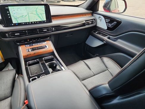 New 2025 Lincoln Aviator Black Label w/ Jet Appearance Package image 12