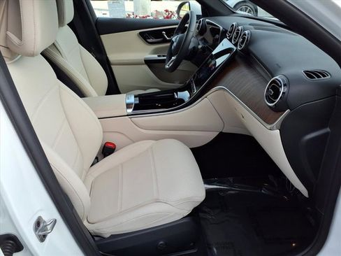 Used 2025 Mercedes-Benz GLC 300 image 16