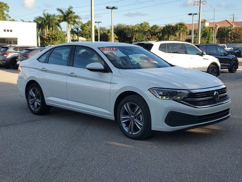 Certified 2023 Volkswagen Jetta SE FWD image 2