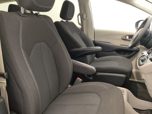 Used 2023 Chrysler Voyager LX FWD image 21