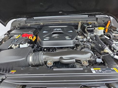 Used 2023 Jeep Wrangler Unlimited w/ Cold Weather Group image 18