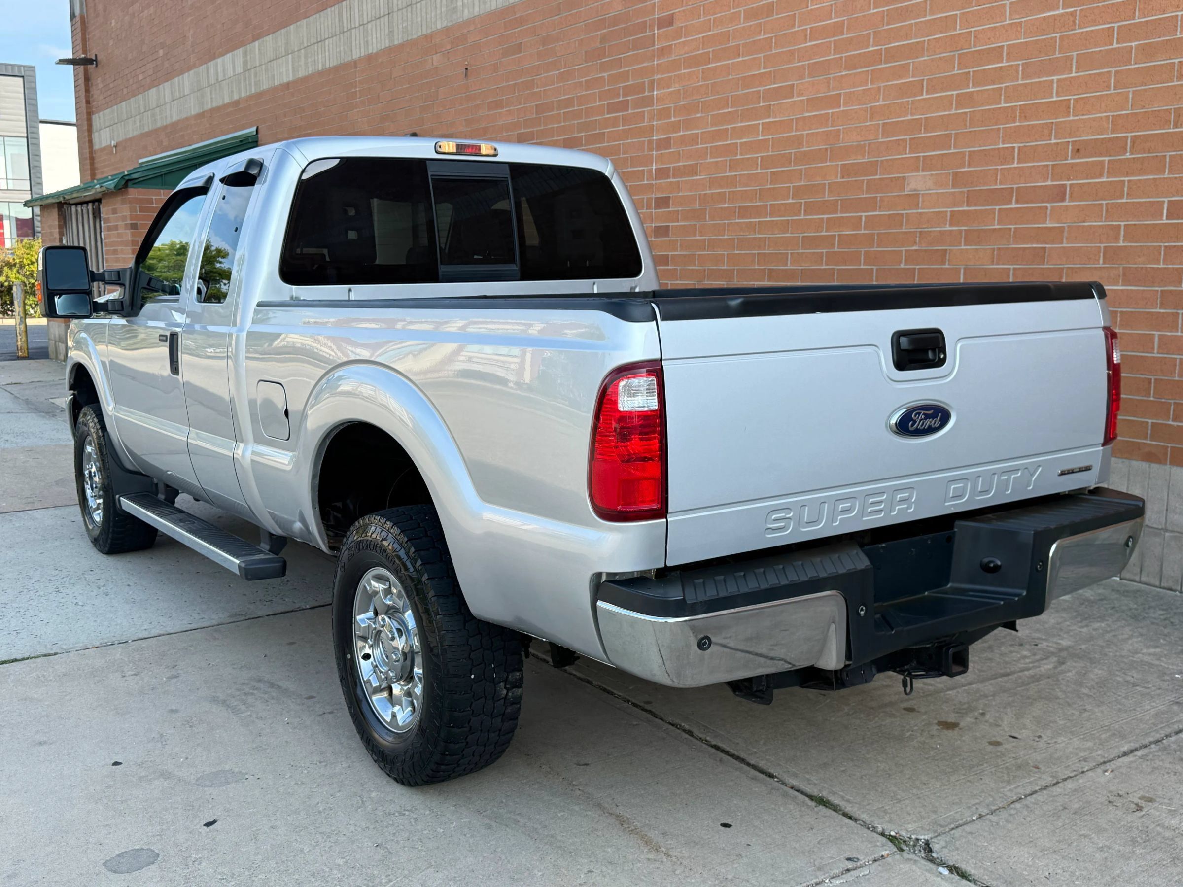 Used 2016 Ford F250 XLT w/ XLT Premium Package AWD/4WD image 5