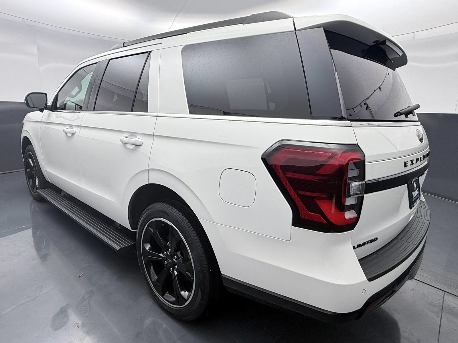 Used 2023 Ford Expedition Limited AWD/4WD image 5