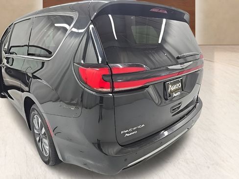 Used 2023 Chrysler Pacifica Touring-L FWD image 37