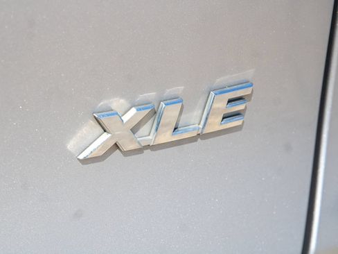 Used 2020 Toyota RAV4 XLE Premium FWD image 43