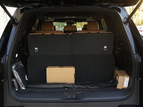 Used 2026 Lexus LX 600 4WD w/ Luxury Package image 37