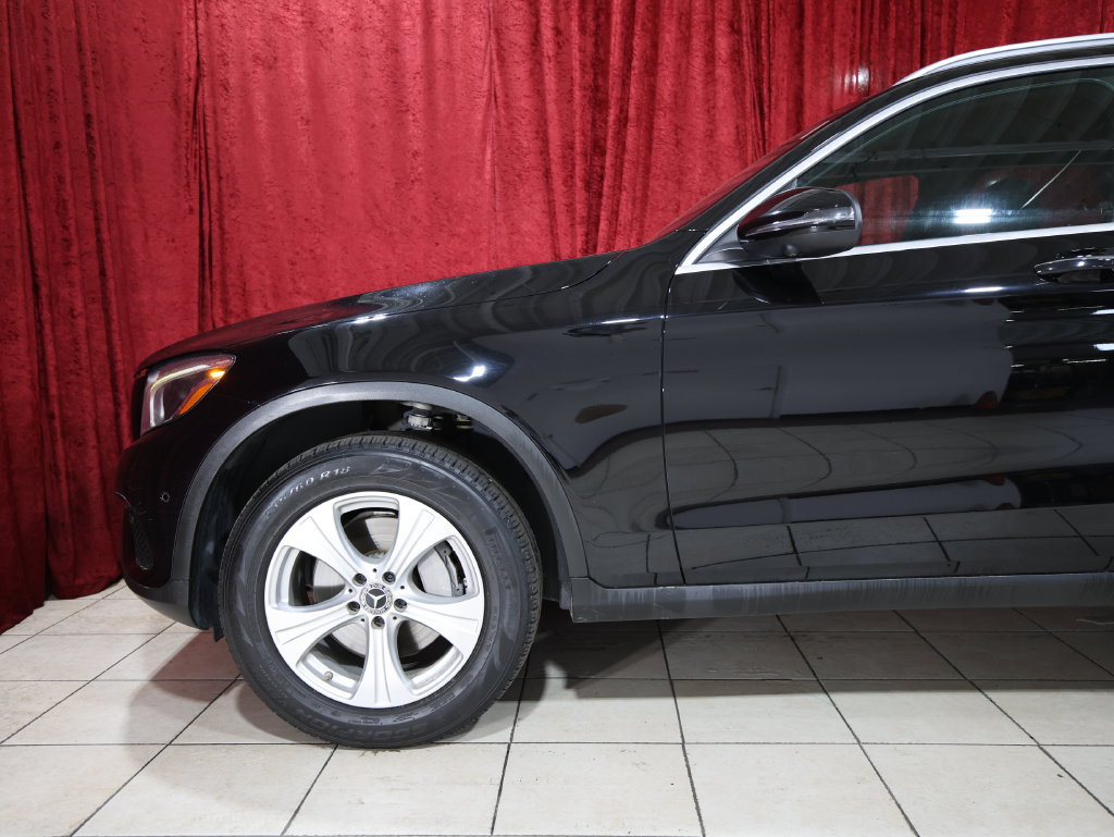 Used 2018 Mercedes-Benz GLC 300 w/ Premium Package image 5