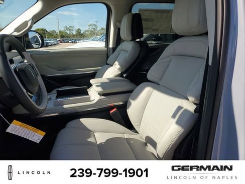 New 2025 Lincoln Navigator Reserve image 18