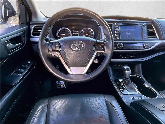 Used 2017 Toyota Highlander Limited FWD image 7