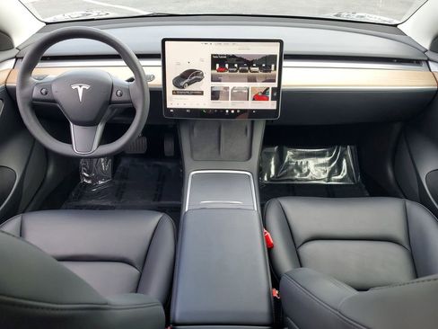 Used 2023 Tesla Model 3 Standard Range image 10