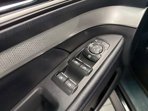 Used 2016 Ford Explorer XLT w/ Equipment Group 202A AWD/4WD image 14