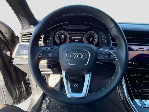 Used 2025 Audi Q7 3.0T Prestige image 40