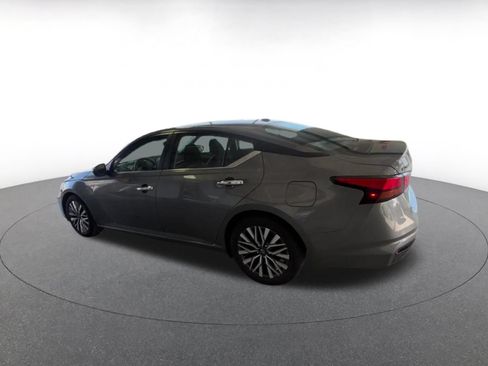 Used 2025 Nissan Altima 2.5 SV FWD image 10