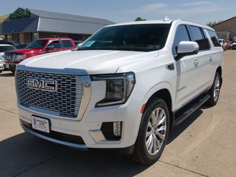Used 2023 GMC Yukon XL Denali w/ Max Trailering Package AWD/4WD image 2