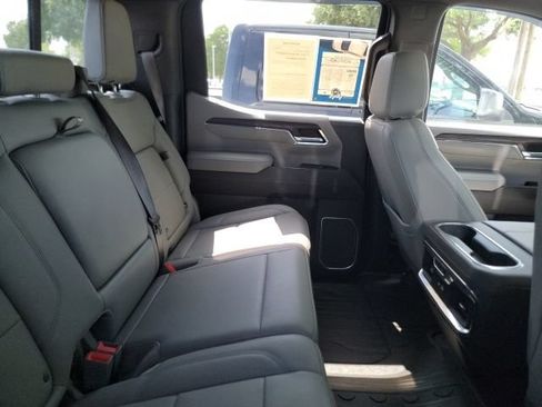 Used 2022 GMC Sierra 1500 SLT w/ SLT Premium Plus Package AWD/4WD image 9