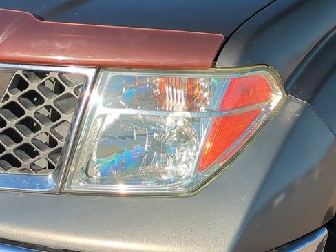 Used 2008 Nissan Frontier SE w/ SE Value Truck Pkg image 9