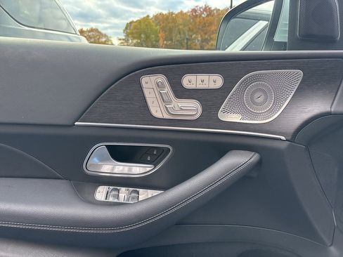 Used 2025 Mercedes-Benz GLS 450 4MATIC image 21