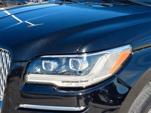 Used 2024 Lincoln Navigator Reserve image 3