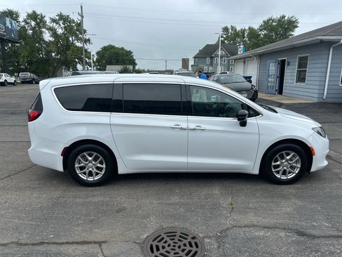 Used 2026 Chrysler Voyager LX FWD image 2