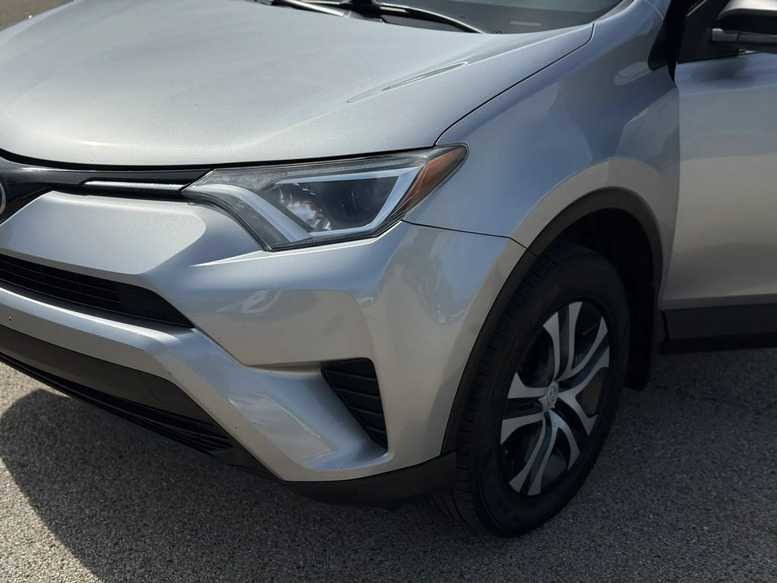 Used 2017 Toyota RAV4 LE w/ All Weather Liner Package AWD/4WD image 31