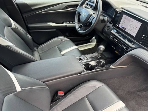 Used 2025 Toyota Camry SE FWD image 15