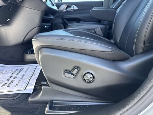 New 2026 Chrysler Pacifica Select w/ S Appearance Package FWD image 12
