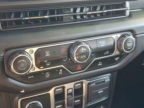 Used 2024 Jeep Wrangler Unlimited Rubicon image 15