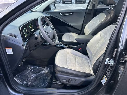 Used 2023 Kia Niro SX Touring image 17