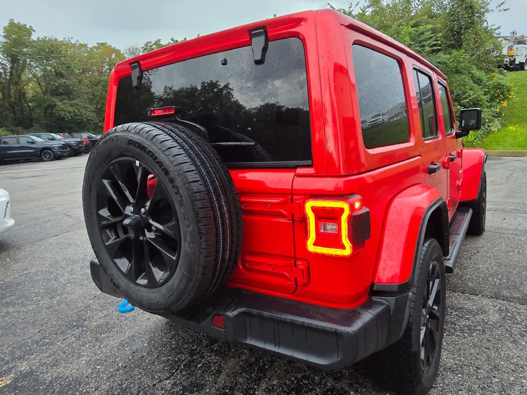 Used 2024 Jeep Wrangler Unlimited Sahara AWD/4WD image 8