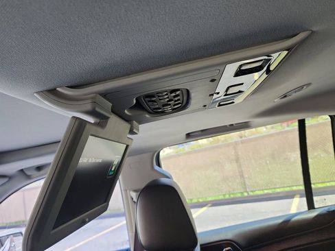 Used 2017 Chevrolet Suburban Premier image 29